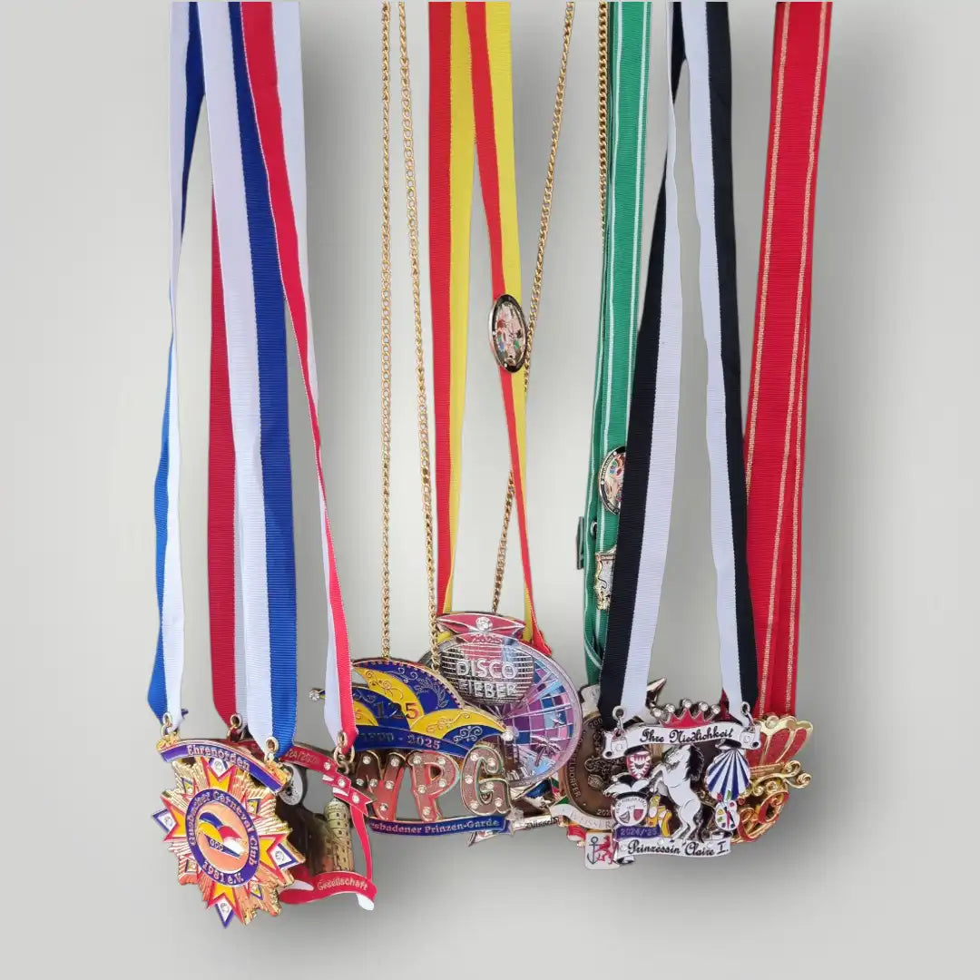 Orden & Pins, Pokale & Medaillen, Prinzenketten, Fahnen, Textilienstick und Mehr - Düsseldorfer Kontor ❤️