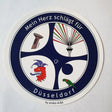 Hochwertiger Aufkleber mit Radschläger-Motiv und dem Schriftzug „Mein Herz schlägt für Düsseldorf“. Wetterfester Vinyl-Sticker für In- und Outdoor, 9,5cm rund.