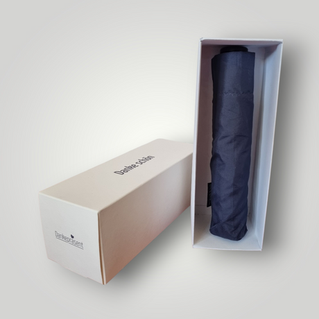 Dankepräsent-Box vom Düsseldorfer Kontor – Exklusives Geschenkset mit ultraleichtem Regenschirm (unter 100g) für Business & Onboarding. 