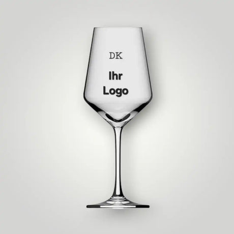 Klassisches Weinglas mit präziser, individueller Logo-Gravur. Edle Glasveredelung für besondere Anlässe, auch in kleinen Stückzahlen lieferbar.
