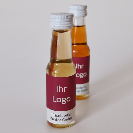 Exklusive Likörflasche mit individuellem Firmenlogo auf dem Etikett – Personalisiertes Werbegeschenk und Kundenpräsent von Dankepräsent 
