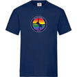 T-Shirt mit Düsseldorfer Radschläger-Logo in Regenbogenfarben und Slogan "mein Herz schlägt für ALLE!" – Statement-Shirt vom Düsseldorfer Kontor für Vielfalt.