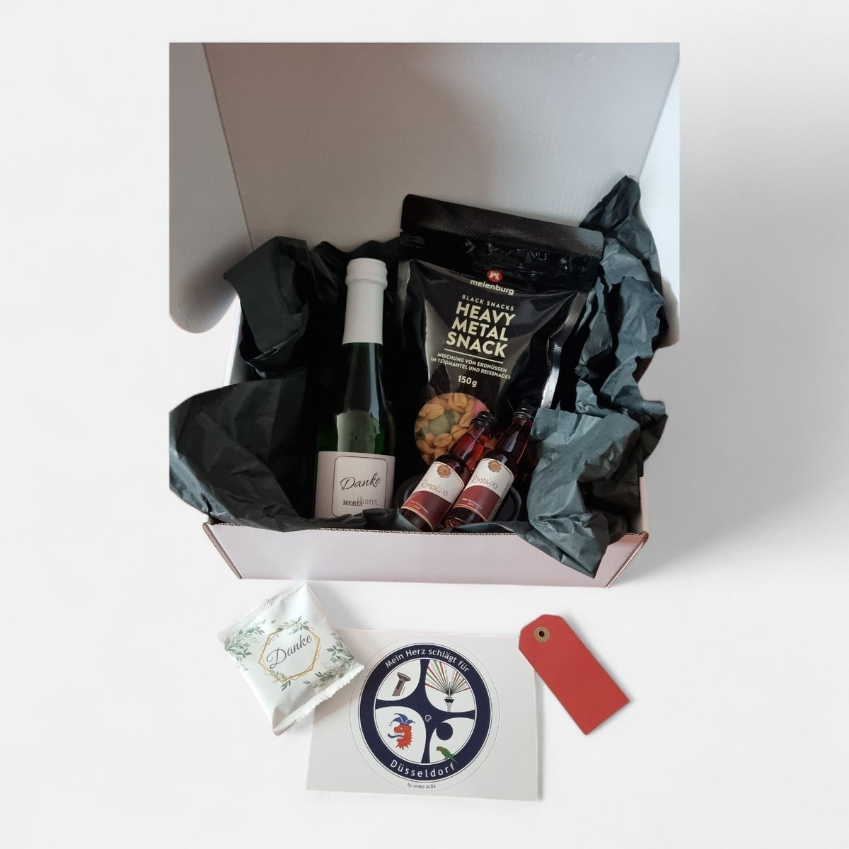Düsseldorfer Spritz Box von Dankepräsent mit dem Rossivo-Likör Wilde Himbeere und dem Sekt mit Danke-Etikett dreisprachig