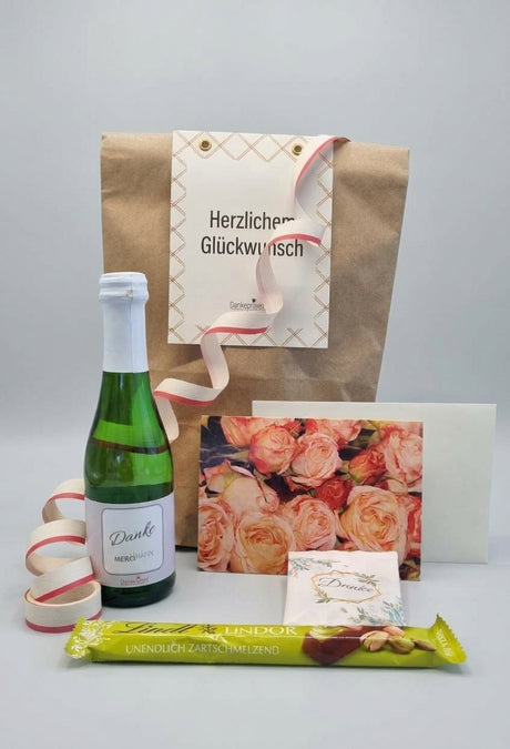 B2B-Wundertüte von Dankepräsent zum Geburtstag mit Sekt mit Danke-Etikett und Grußkarte