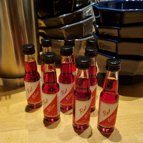 Likör Rot‑Wiss Wilde Himbeere in Mini‑Flasche – fruchtiger Likör mit rheinischem Charme als Geschenkidee