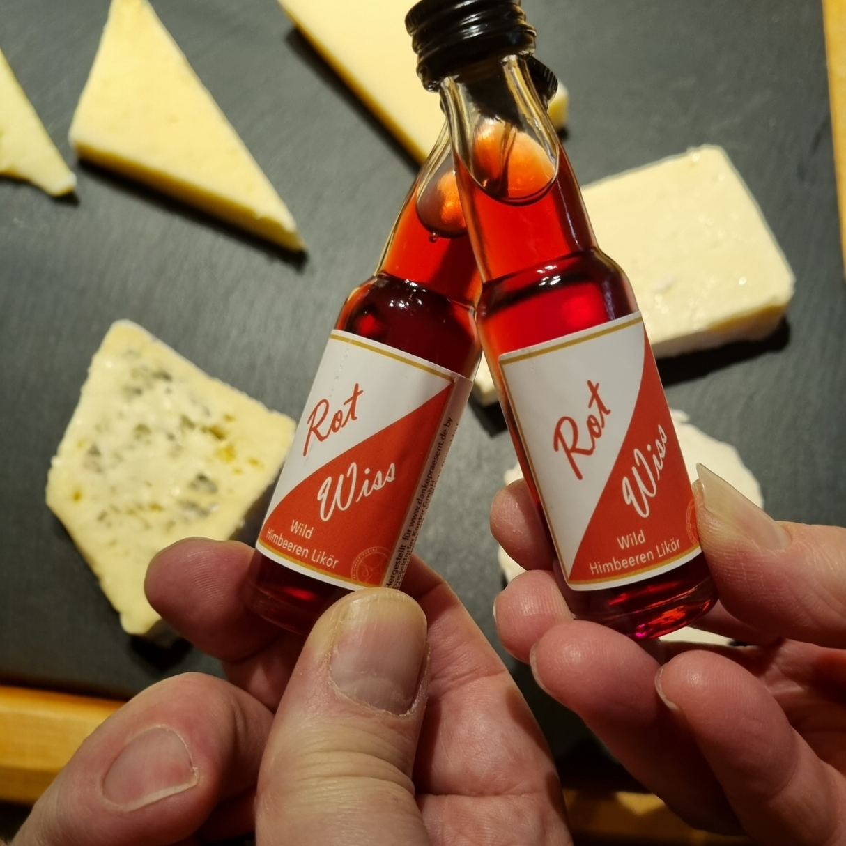 Likör Rot‑Wiss Wilde Himbeere in Mini‑Flasche – fruchtiger Likör mit rheinischem Charme als Geschenkidee